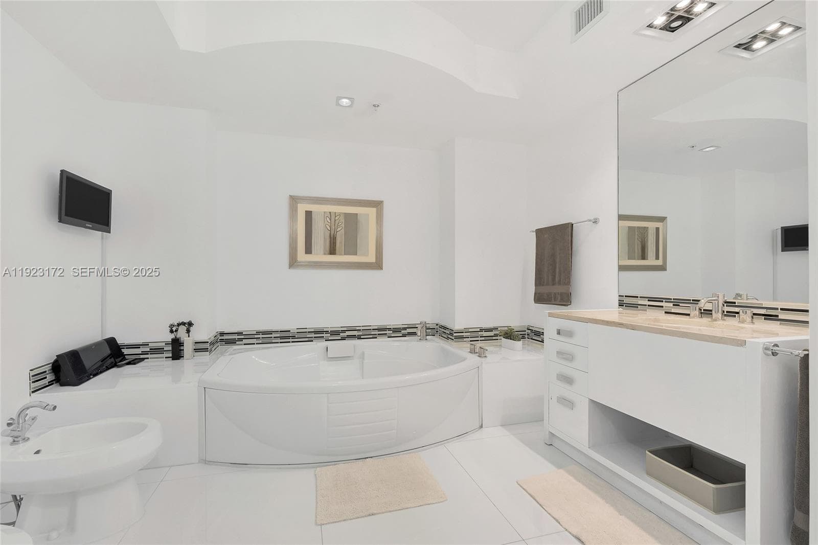 18201 Collins Ave # 1002, Sunny Isles Beach FL 33160 — 18