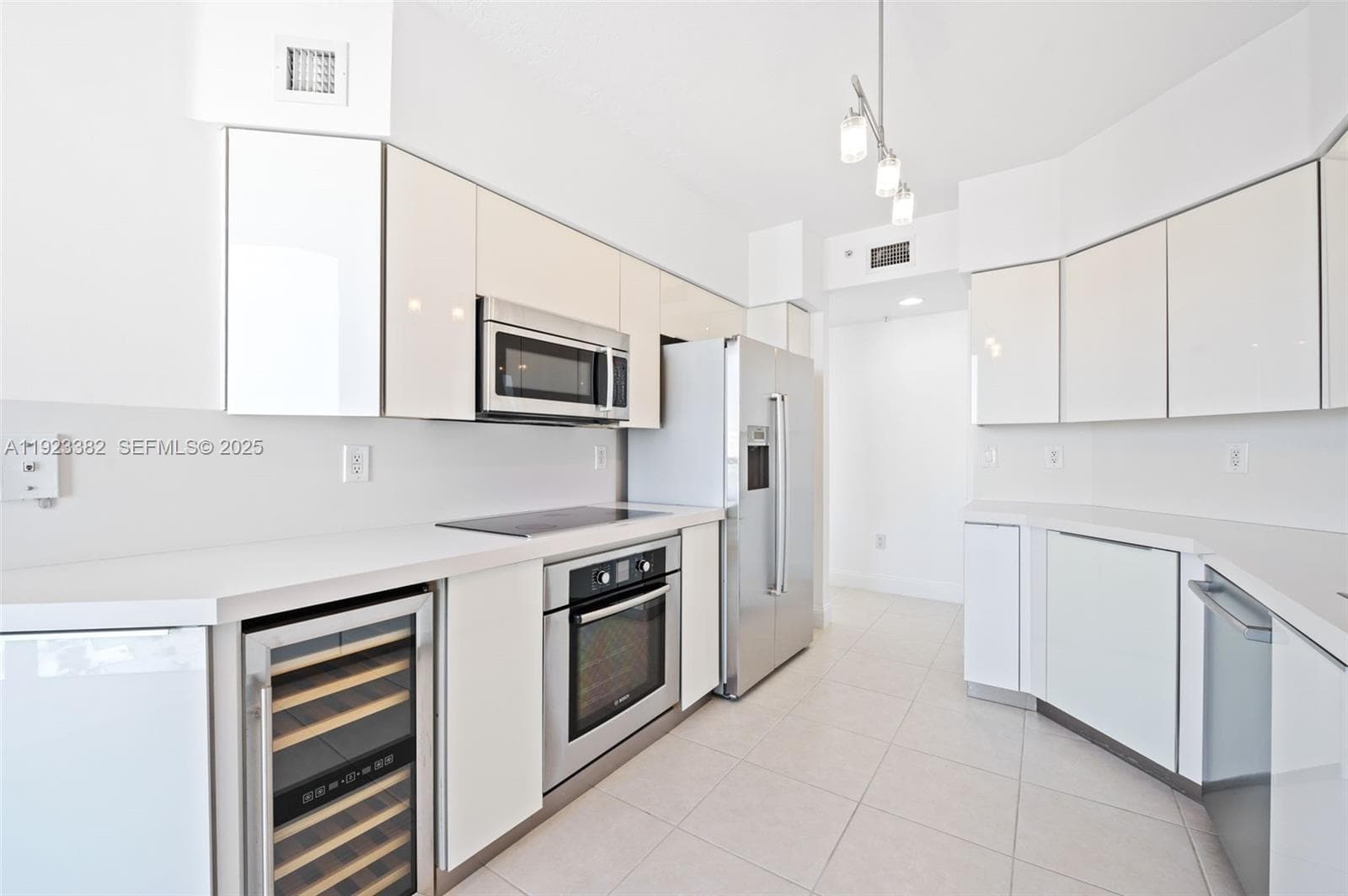3370 Hidden Bay Dr # 2102, Aventura FL 33180 — 18