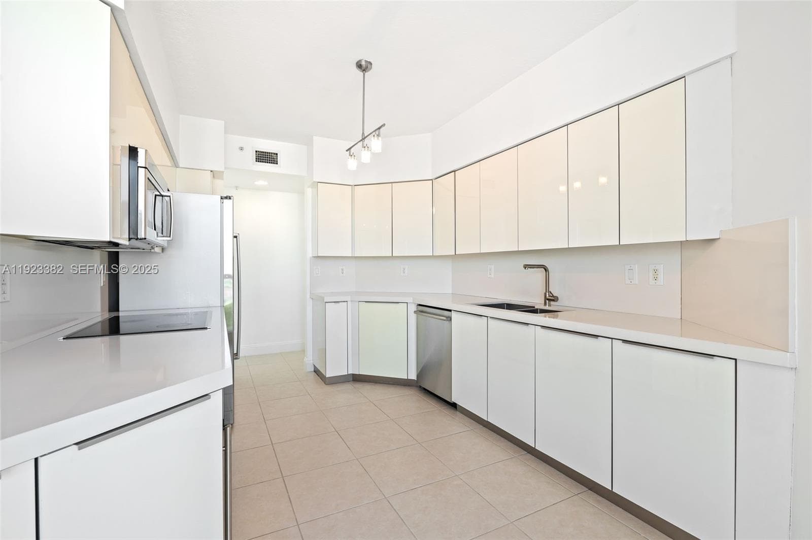 3370 Hidden Bay Dr # 2102, Aventura FL 33180 — 19