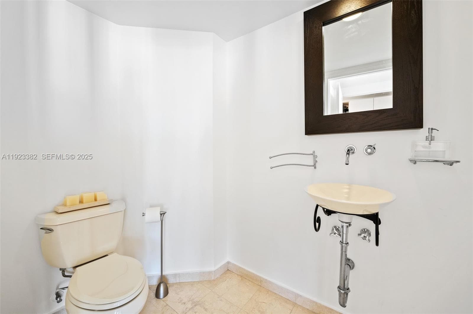 3370 Hidden Bay Dr # 2102, Aventura FL 33180 — 29