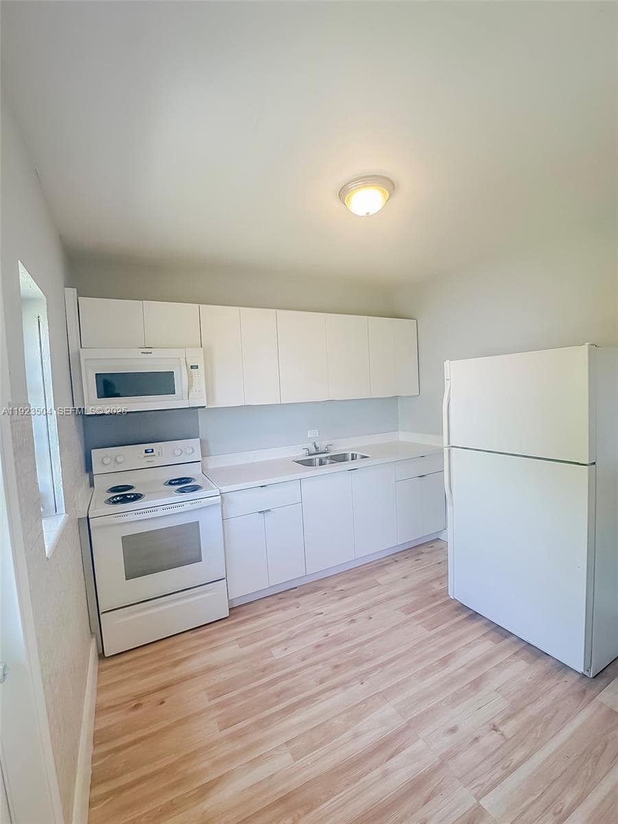 14801 Lincoln Blvd, Miami FL 33176 — 23
