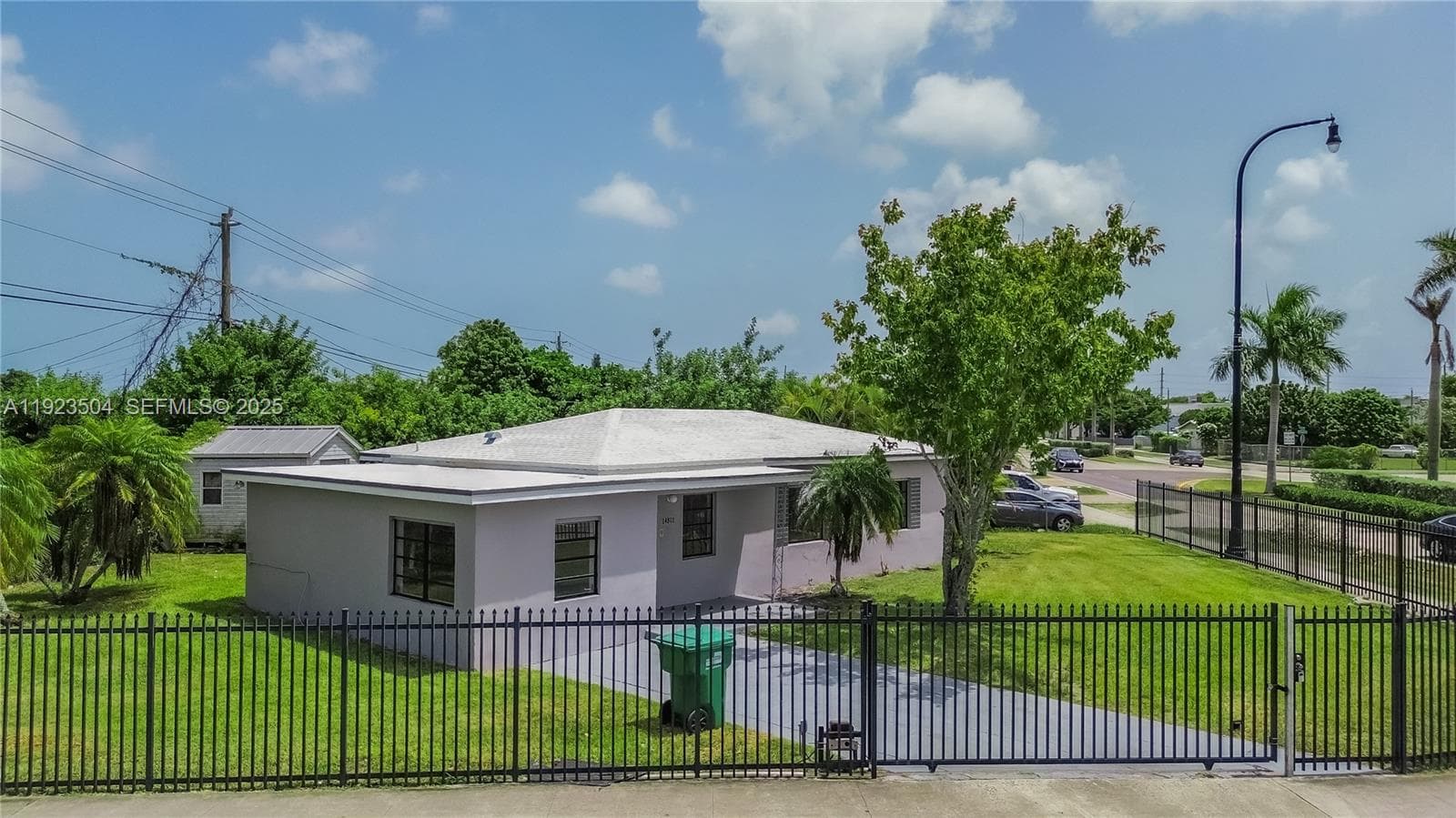 14801 Lincoln Blvd, Miami FL 33176 — 2