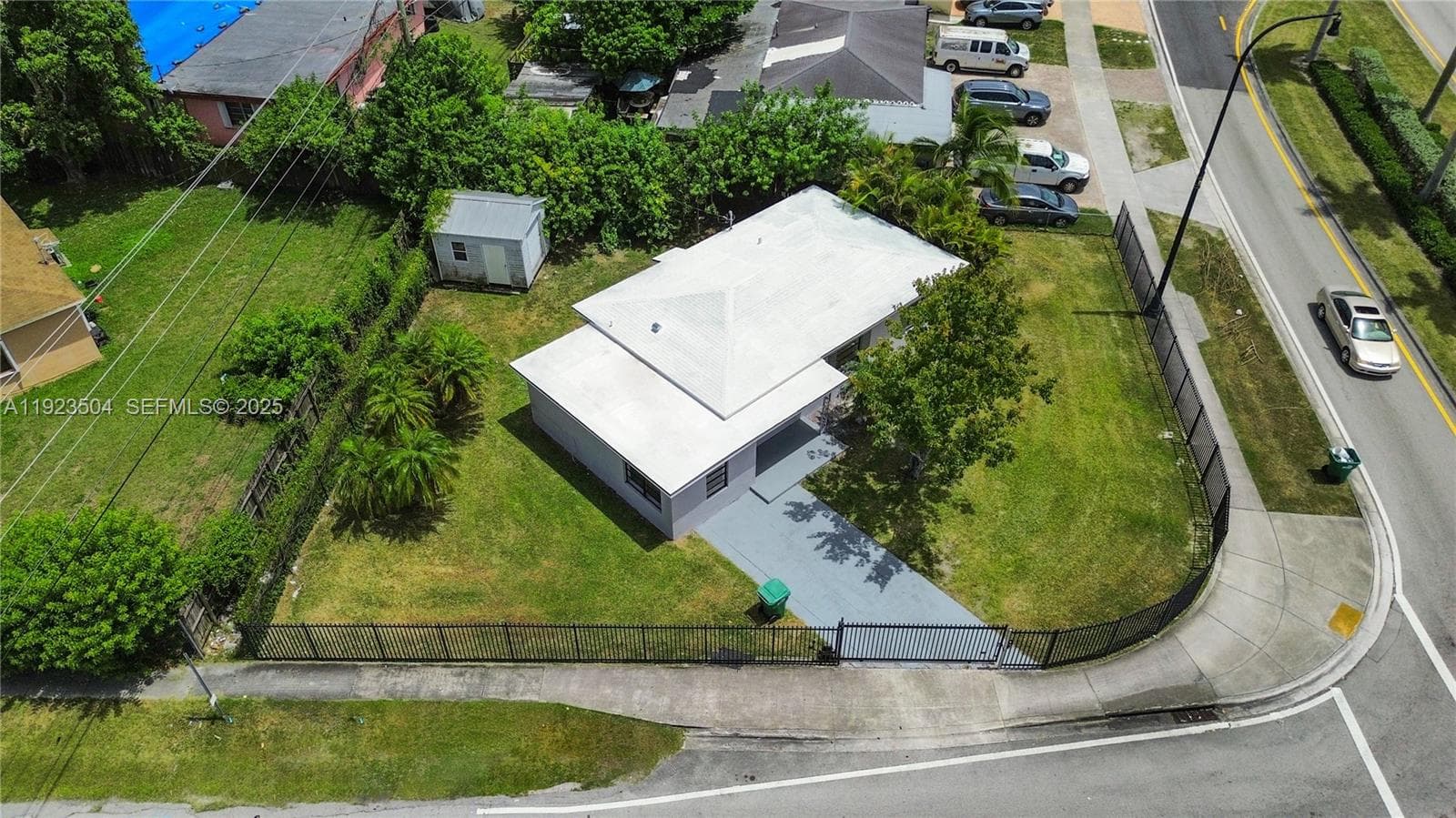 14801 Lincoln Blvd, Miami FL 33176 — 32
