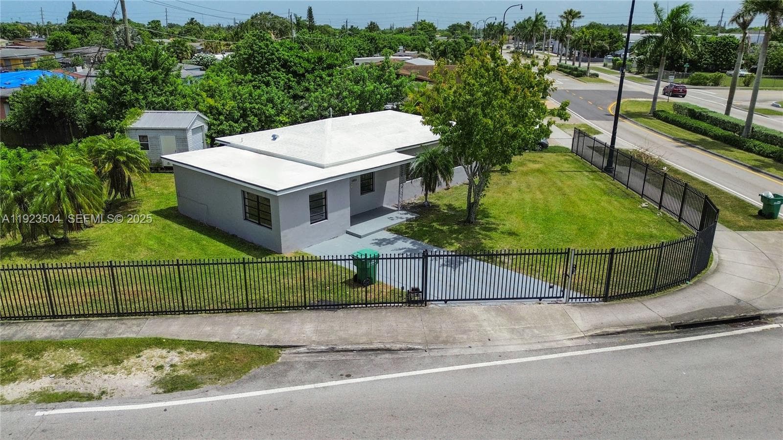 14801 Lincoln Blvd, Miami FL 33176 — 34