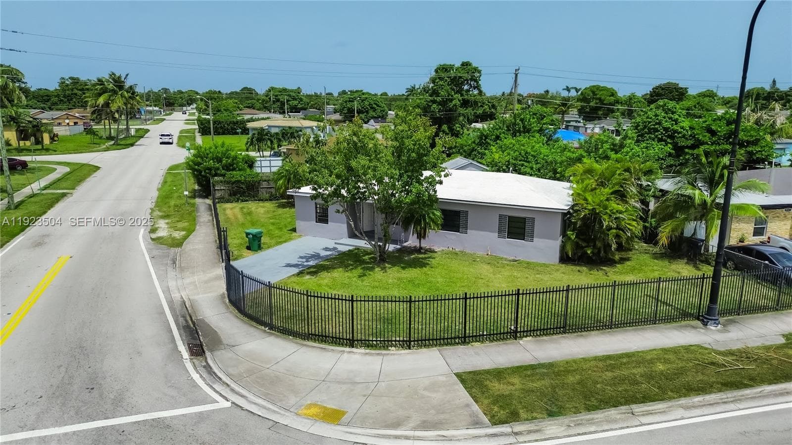 14801 Lincoln Blvd, Miami FL 33176 — 35