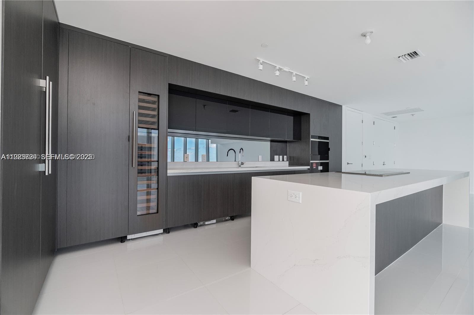 851 NE 1st Ave # 4911, Miami FL 33132 — 5