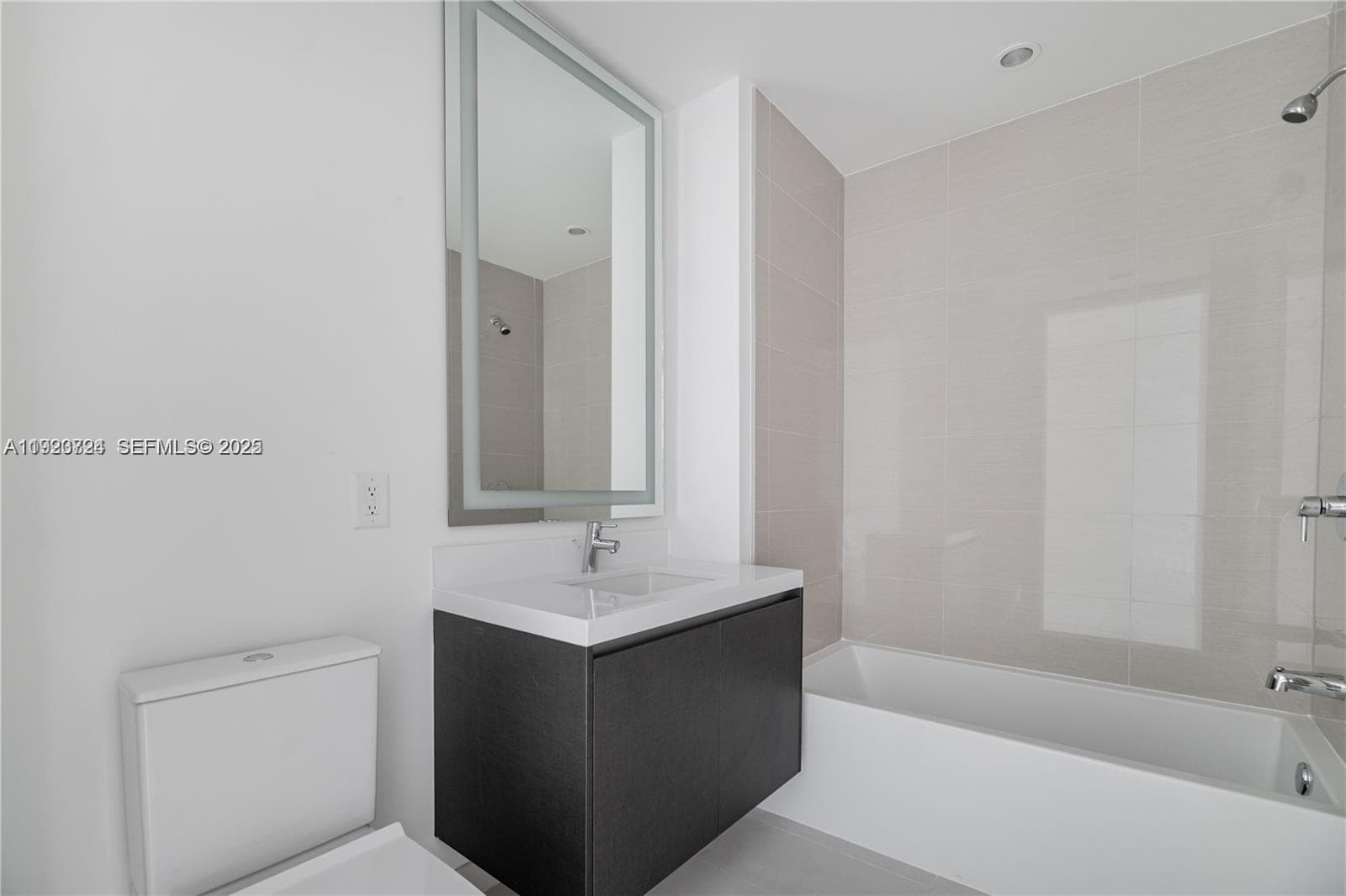 851 NE 1st Ave # 4911, Miami FL 33132 — 21