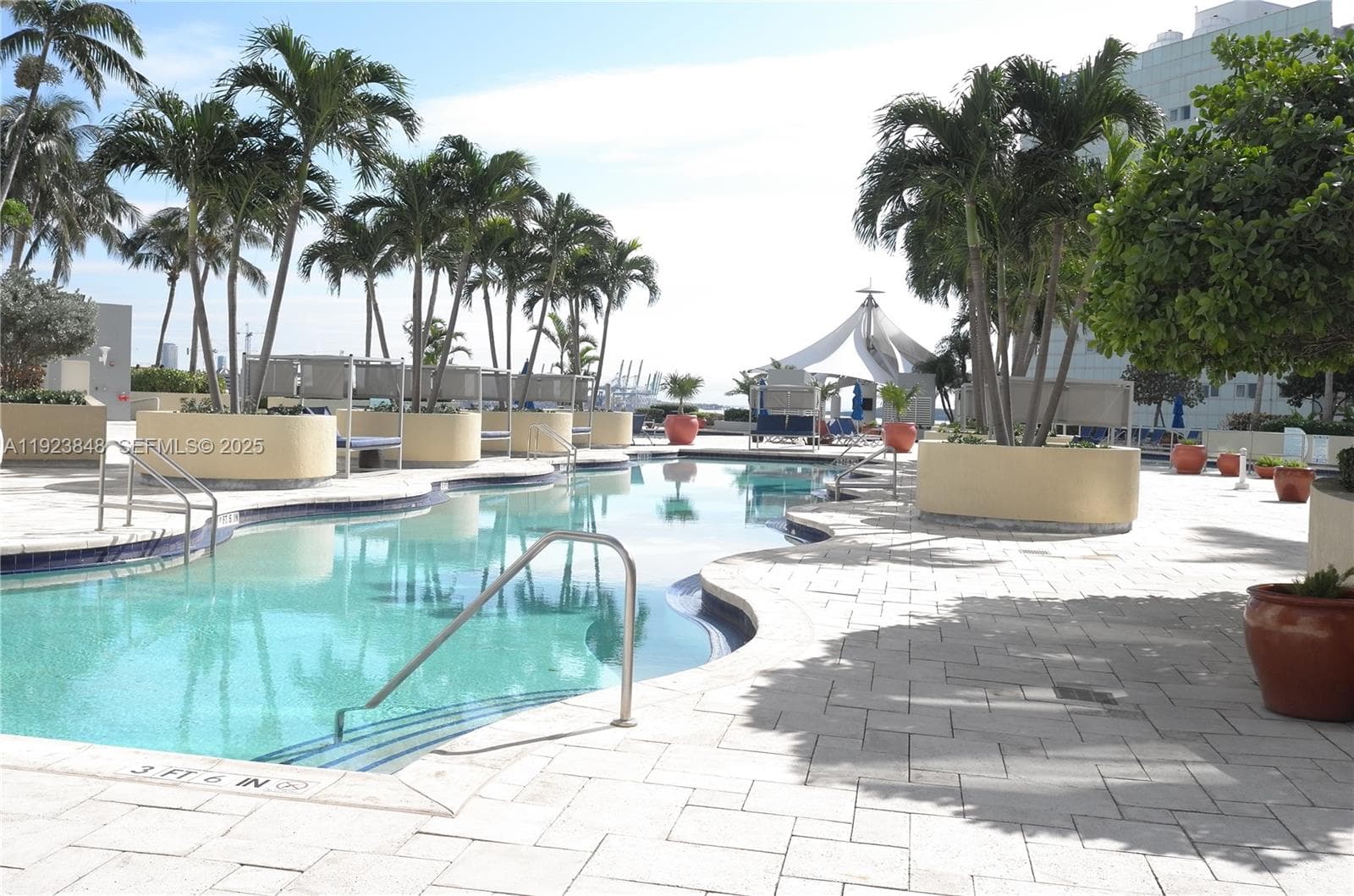 253 NE 2nd St # 908, Miami FL 33132 — 16