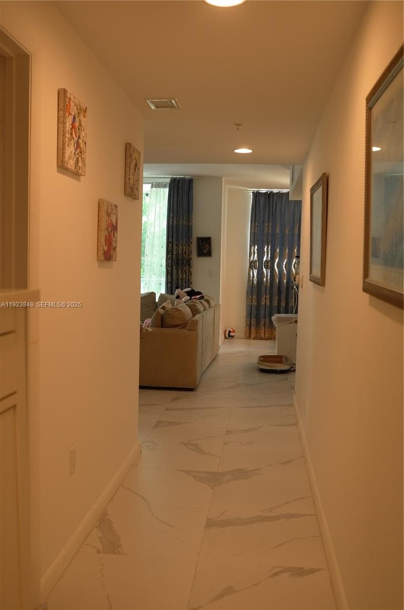 253 NE 2nd St # 908, Miami FL 33132 — 32