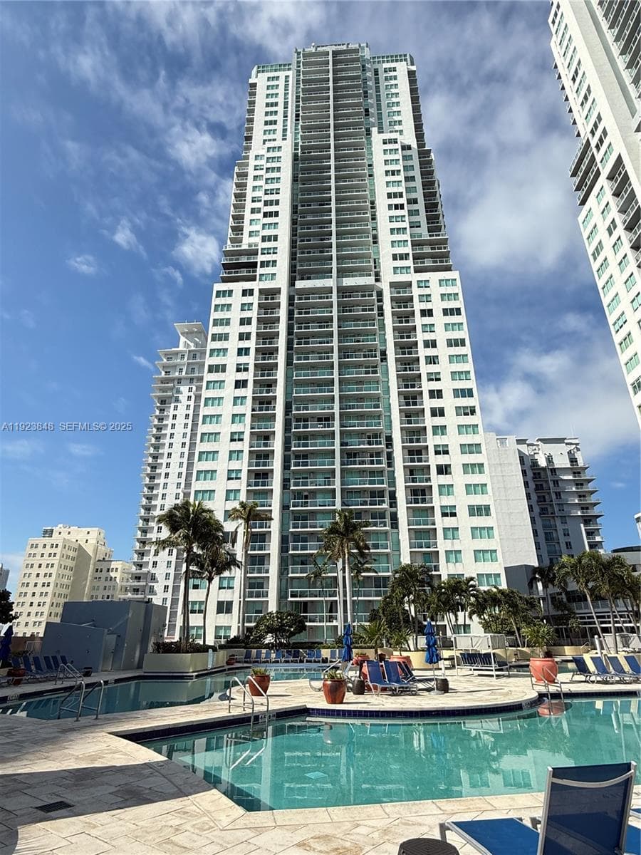 253 NE 2nd St # 908, Miami FL 33132 — 1