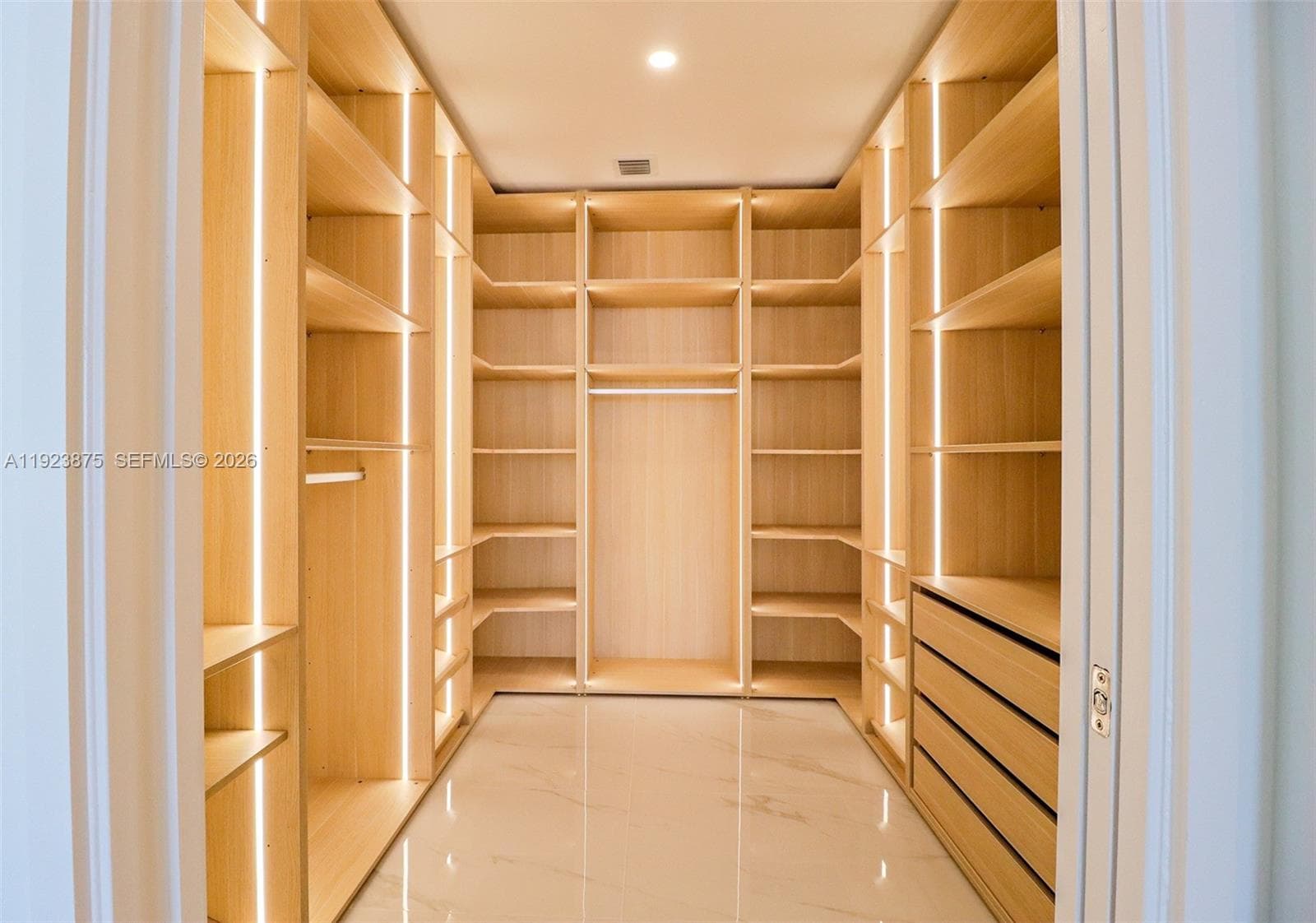 700 NE 24 st # 4201, Miami FL 33137 — 35