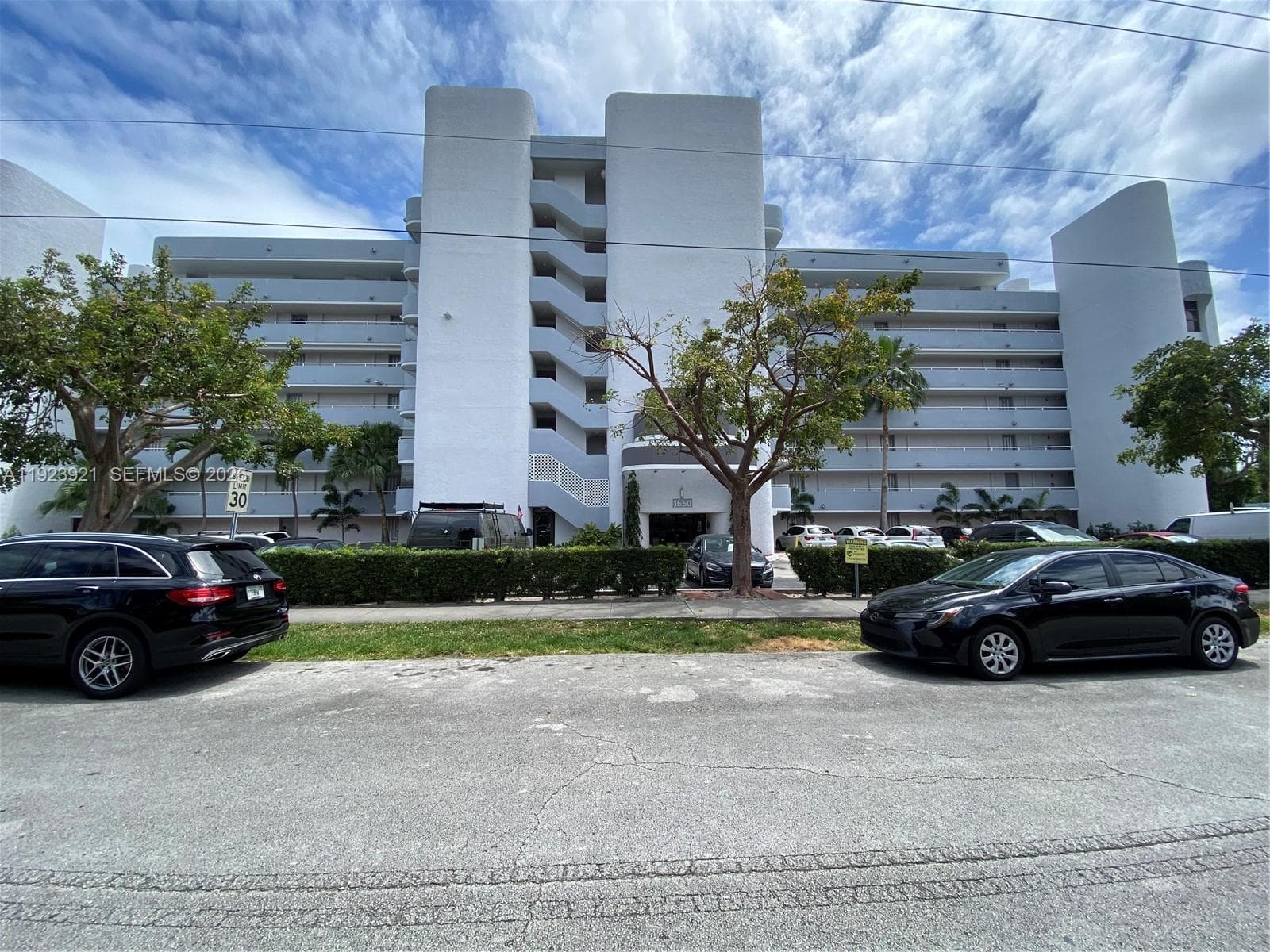 1650 NE 115th St # 405, Miami FL 33181 — 24