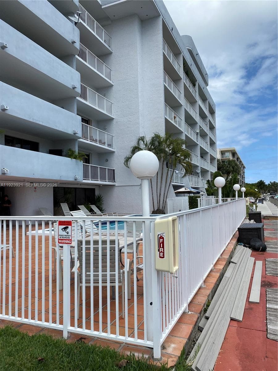 1650 NE 115th St # 405, Miami FL 33181 — 30