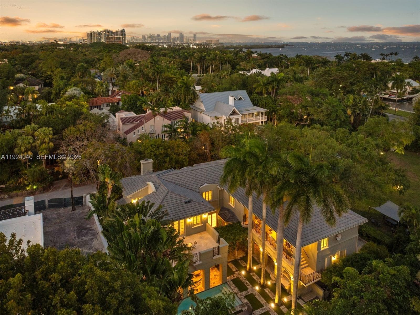 3460 S Moorings Way, Miami FL 33133 — 26