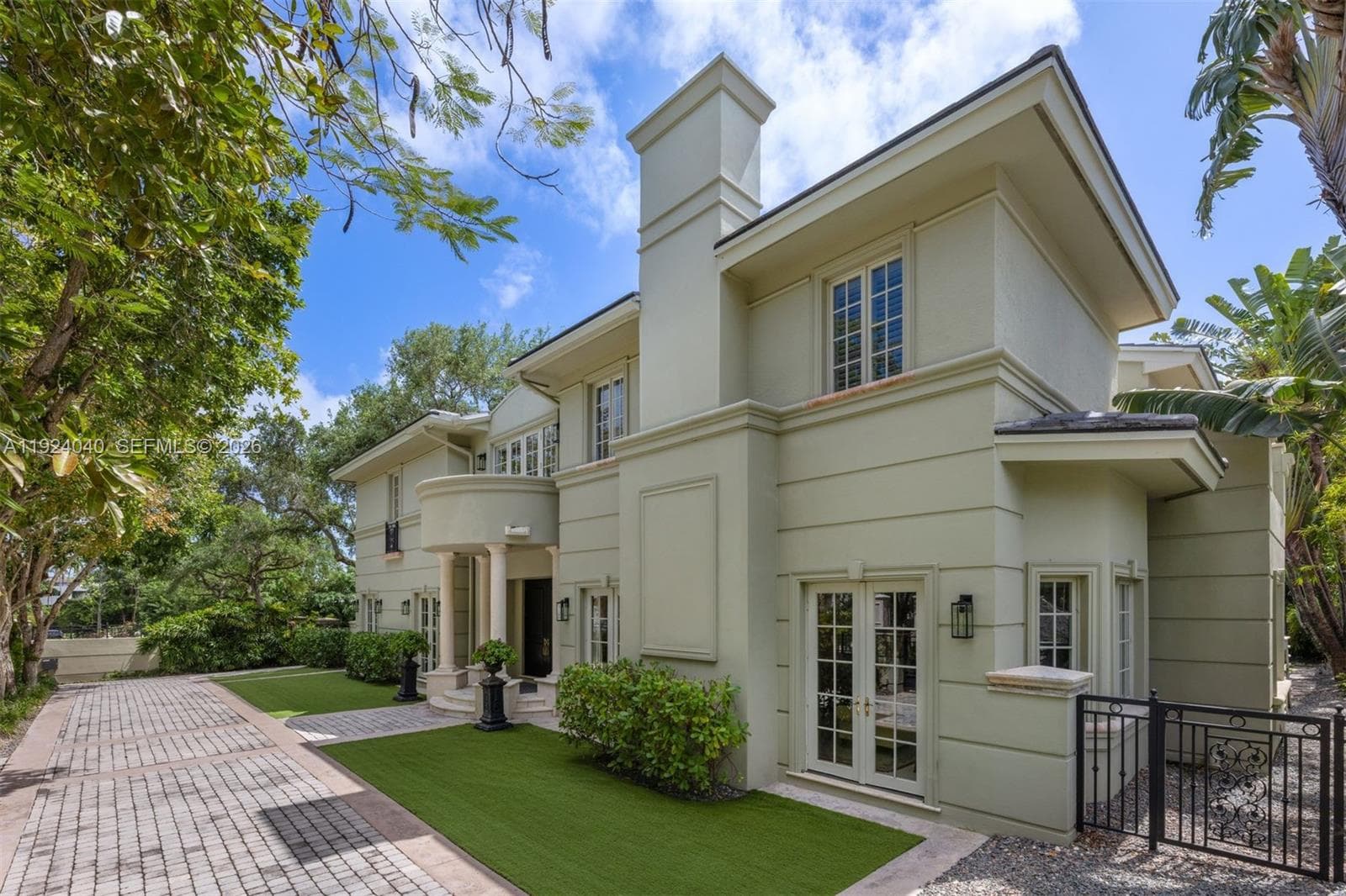 3460 S Moorings Way, Miami FL 33133 — 25