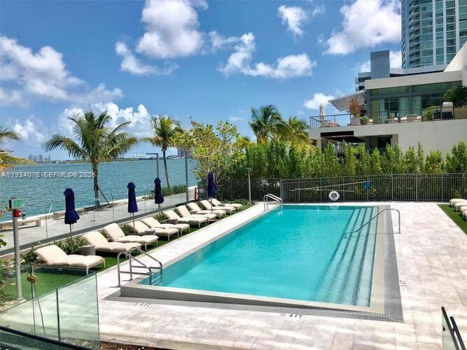 3131 NE 7th Ave # 2805, Miami FL 33137 — 32