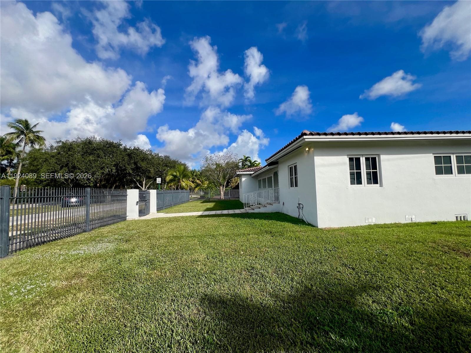 1558 Sevilla Ave, Coral Gables FL 33134 — 32