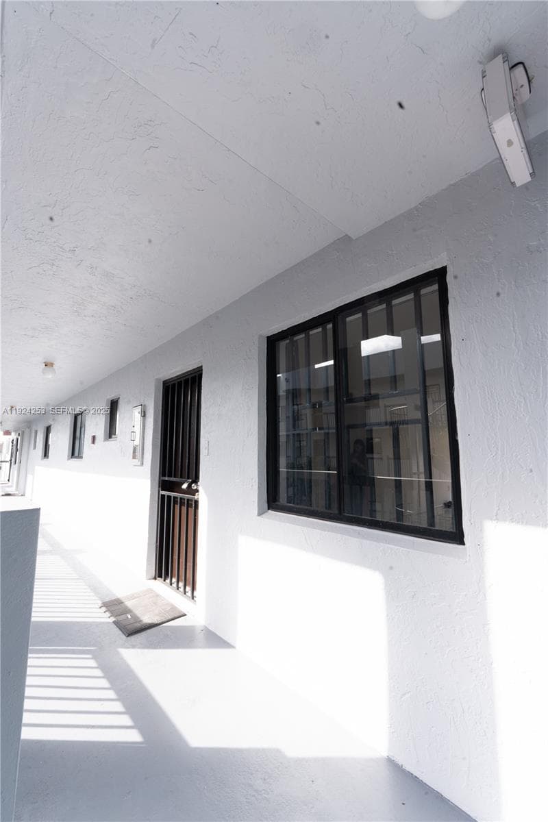 5300 W 21st Ct # 311, Hialeah FL 33016 — 1