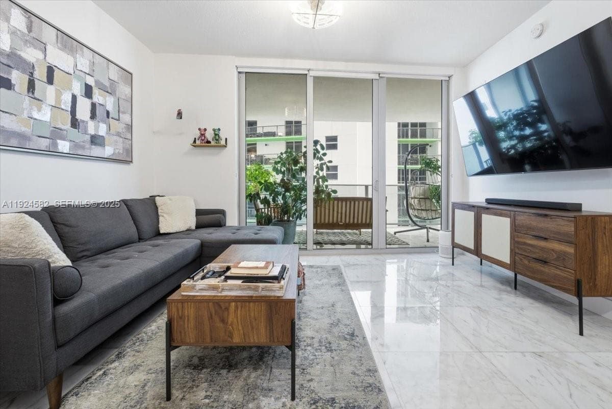 488 NE 18th St # 1806, Miami FL 33132 — 17