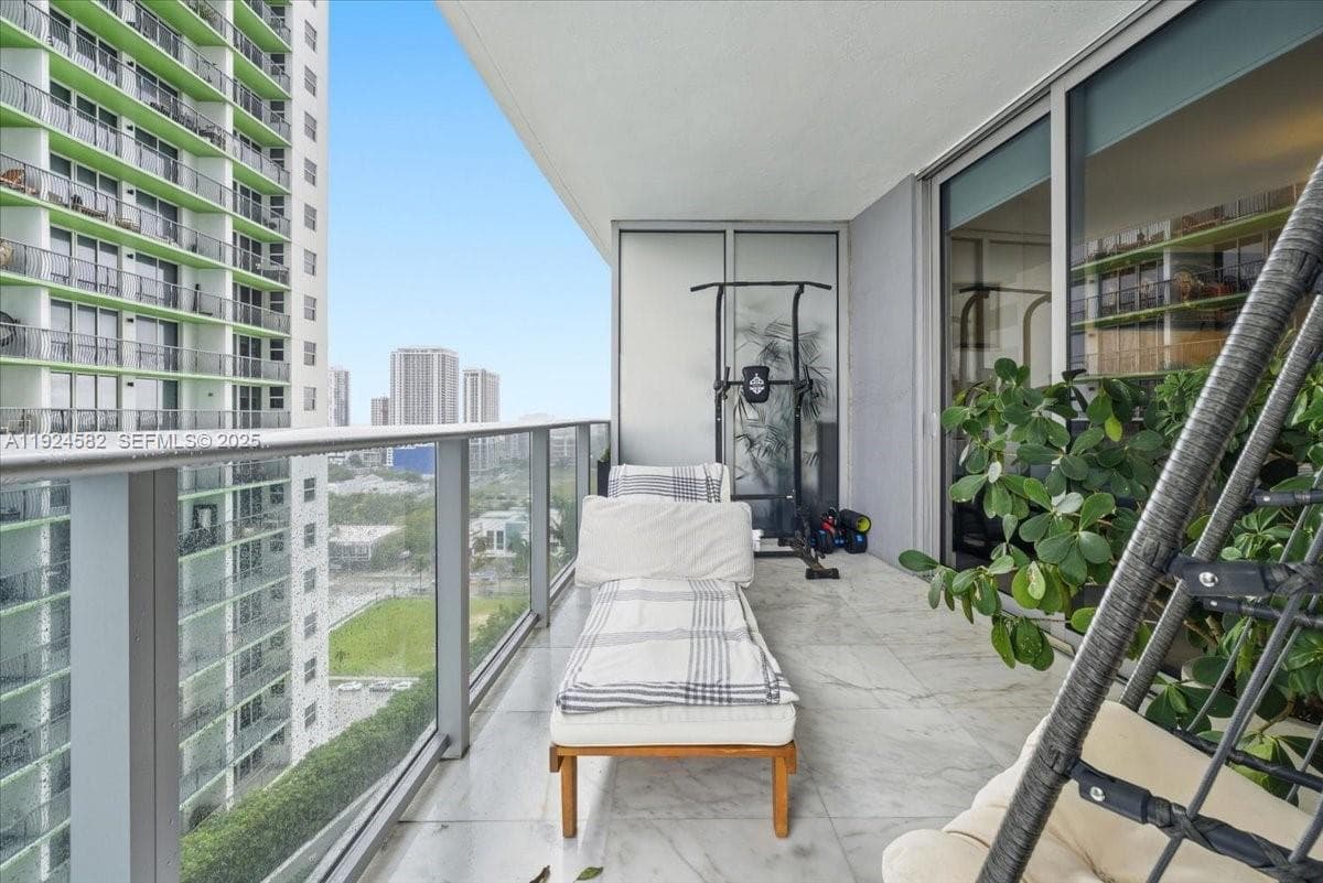 488 NE 18th St # 1806, Miami FL 33132 — 8
