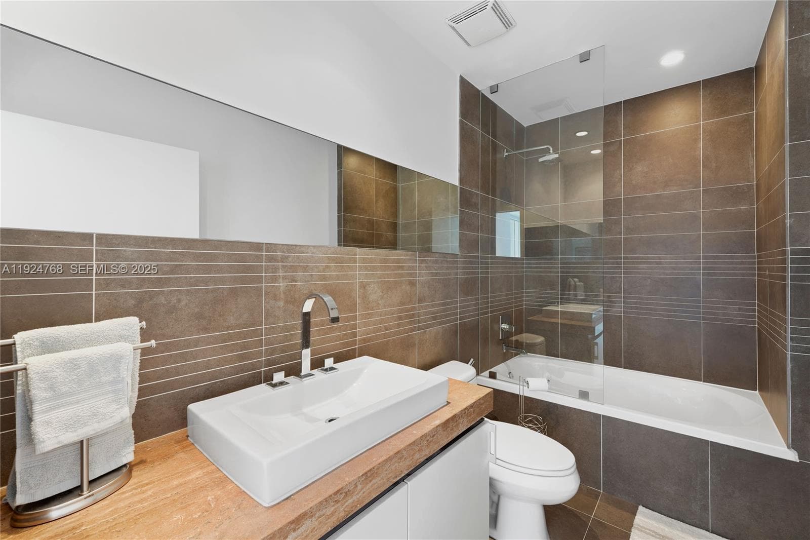 2100 Park Ave # 201, Miami Beach FL 33139 — 16
