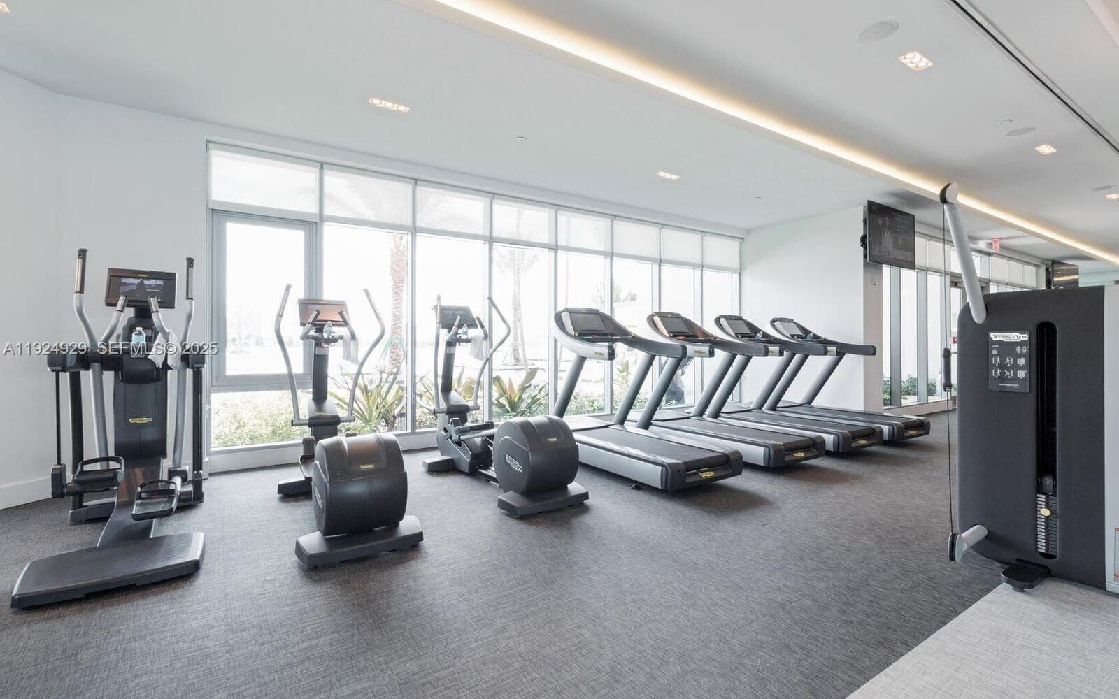 17111 Biscayne Blvd # 2002, North Miami Beach FL 33160 — 71