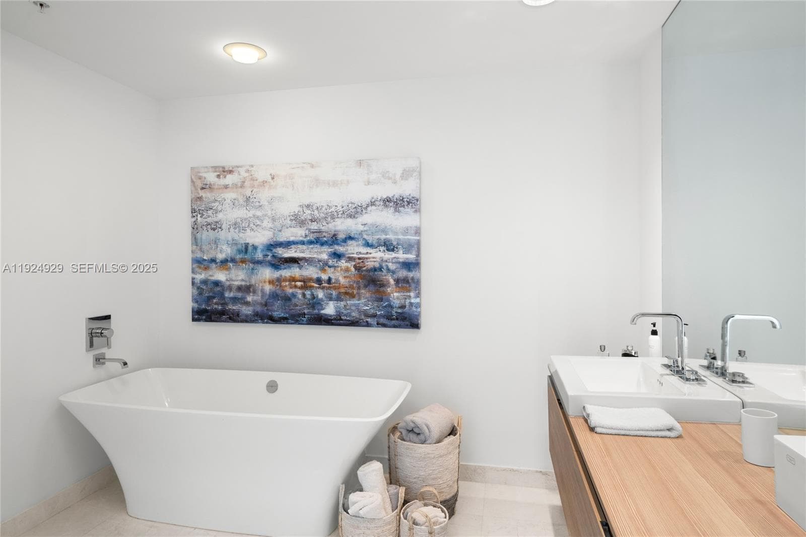 17111 Biscayne Blvd # 2002, North Miami Beach FL 33160 — 35