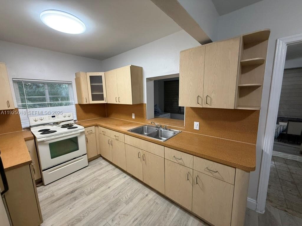 2459 NW 28th ST, Miami FL 33142 — 8