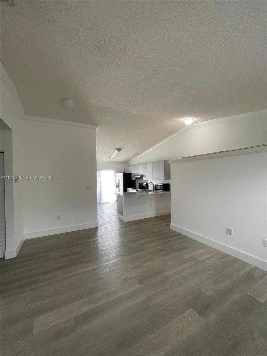 3375 W 76th St # 211, Hialeah FL 33018 — 2