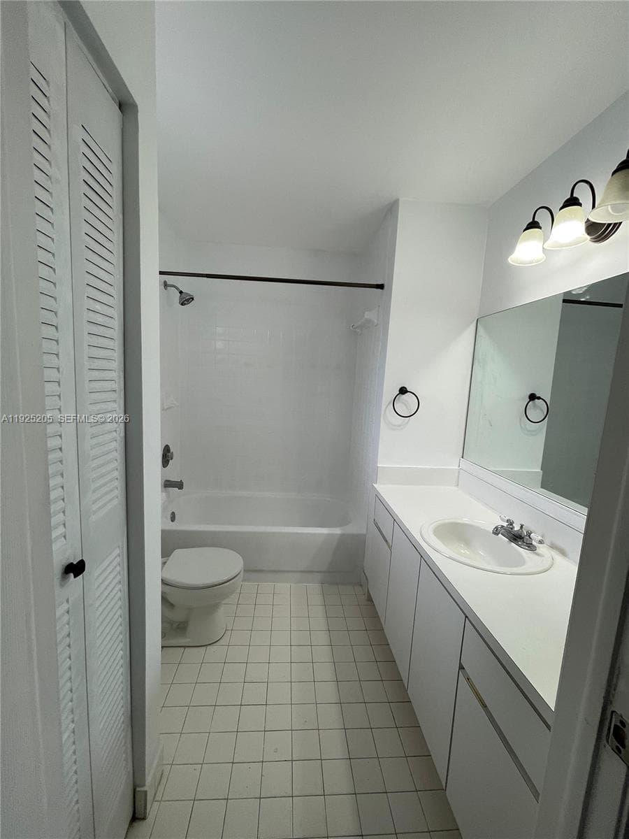 3375 W 76th St # 211, Hialeah FL 33018 — 5