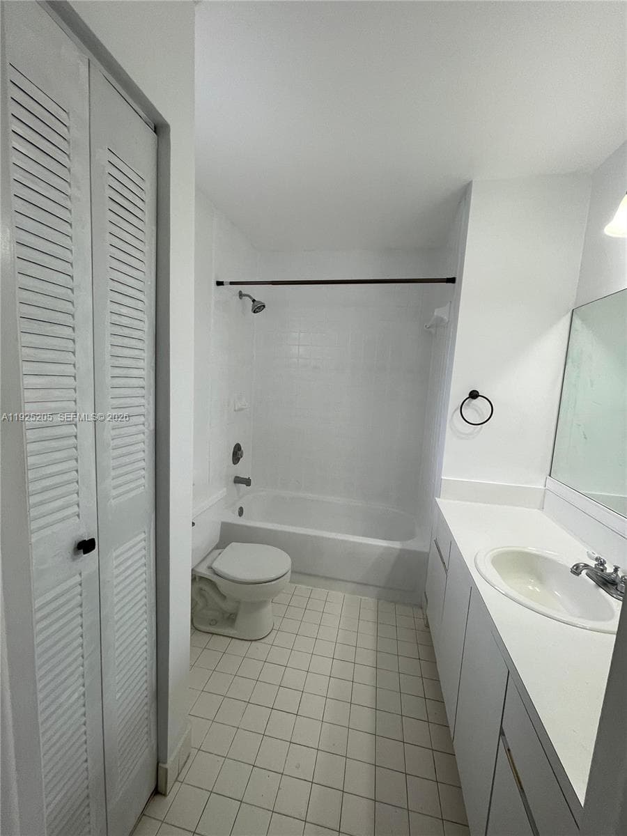 3375 W 76th St # 211, Hialeah FL 33018 — 4