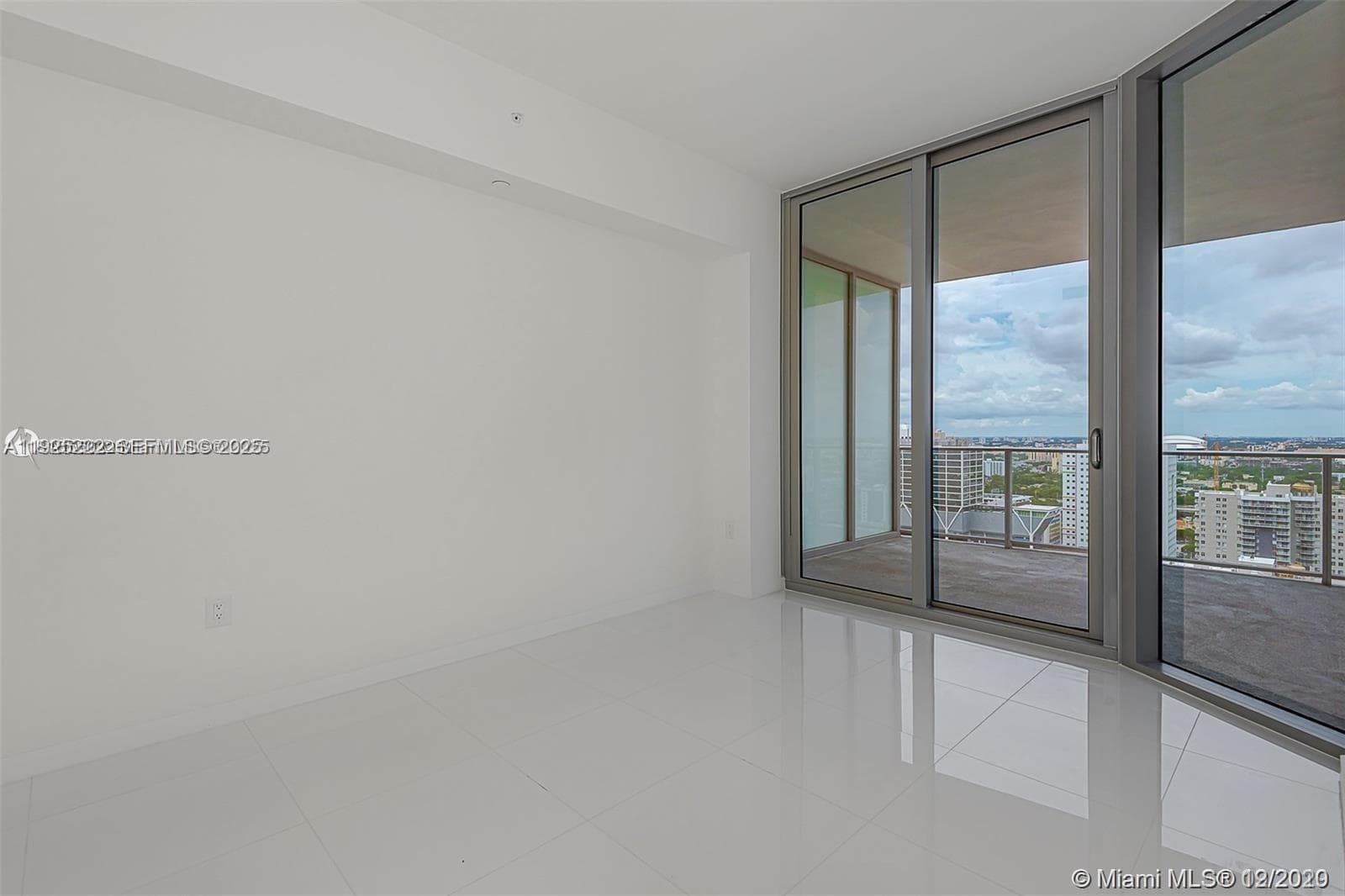 851 NE 1st Ave # 1608, Miami FL 33132 — 16