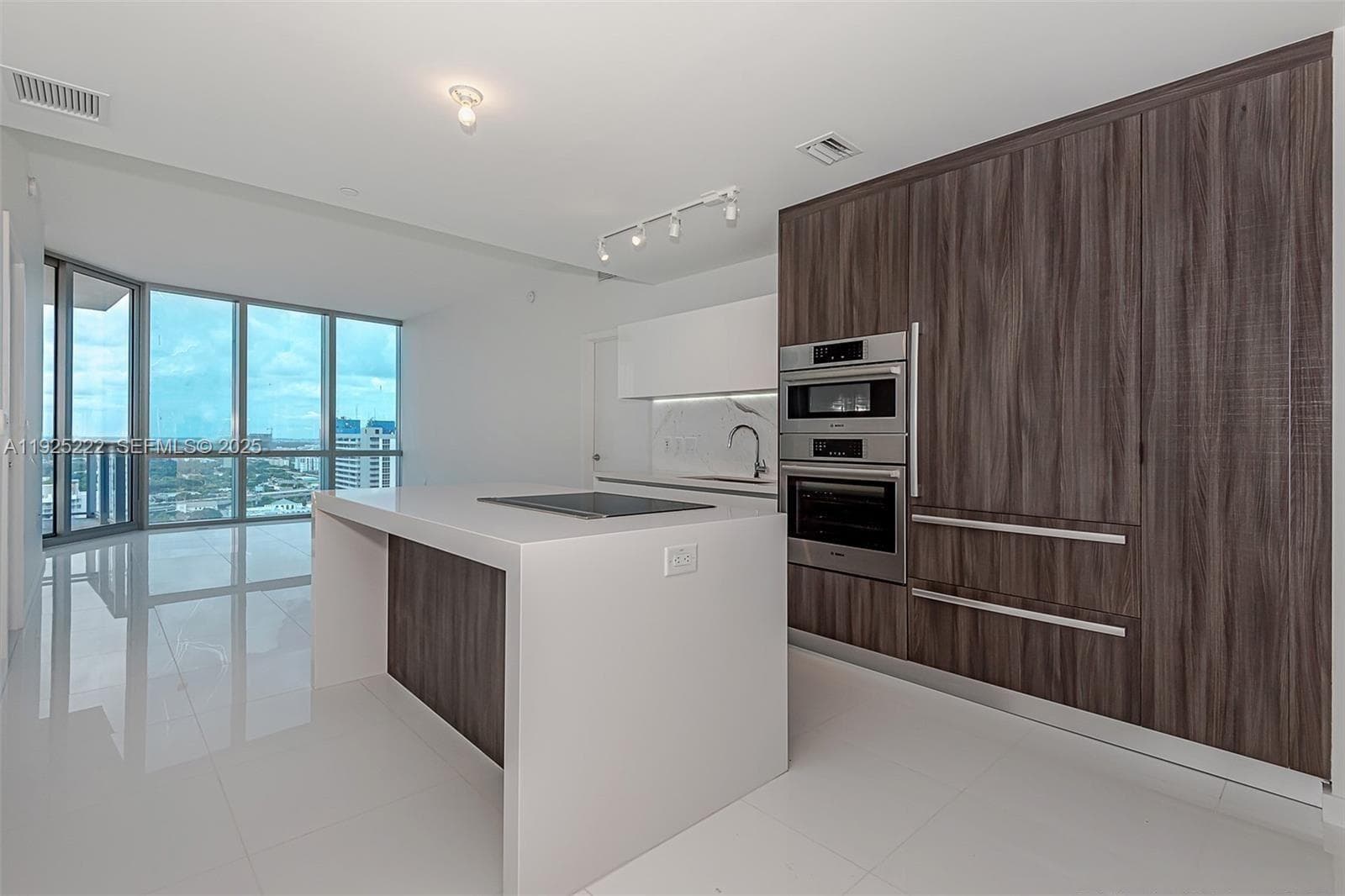 851 NE 1st Ave # 1608, Miami FL 33132 — 1