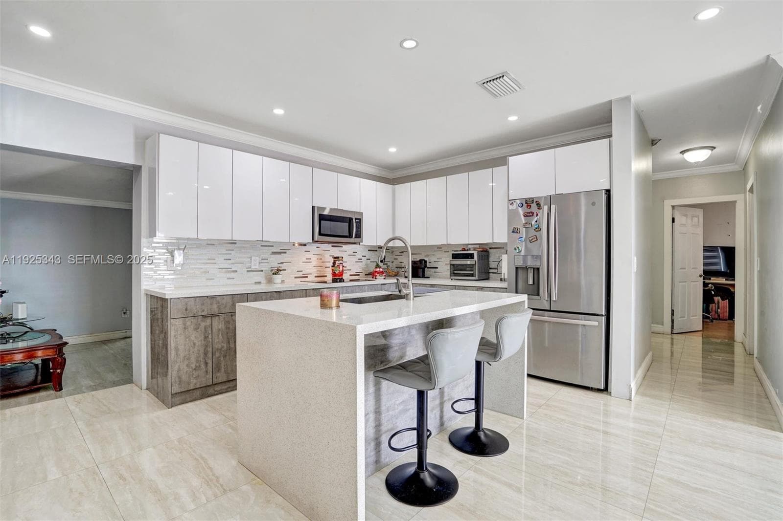 631 E 53rd St, Hialeah FL 33013 — 3