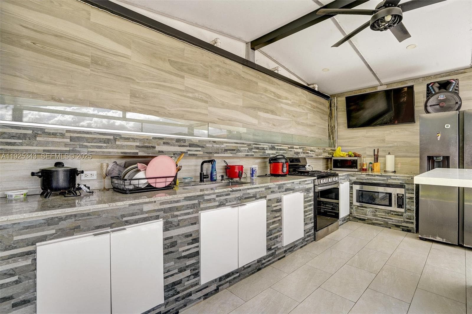 631 E 53rd St, Hialeah FL 33013 — 28