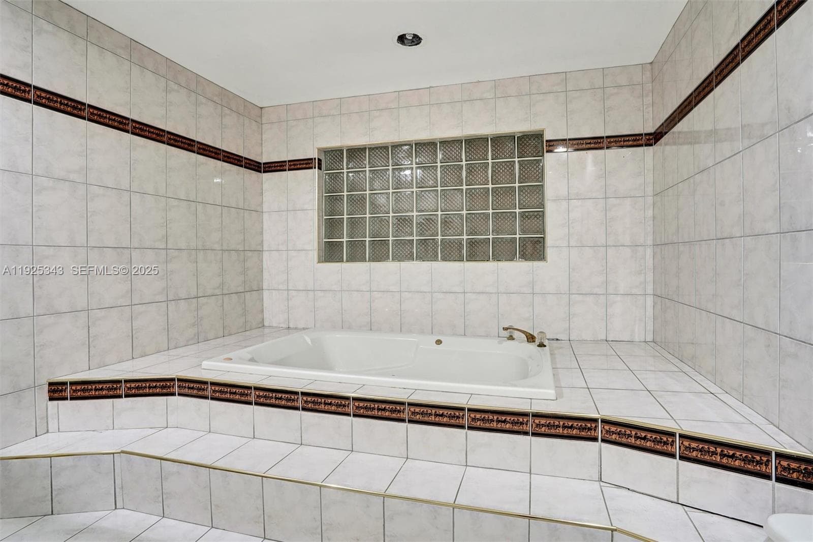 631 E 53rd St, Hialeah FL 33013 — 8