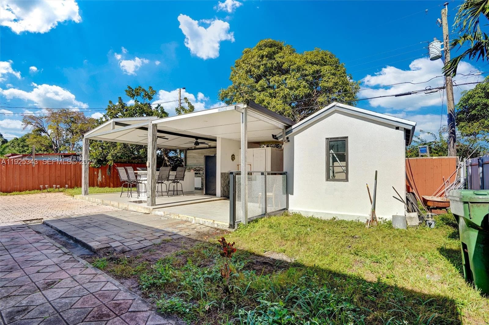 631 E 53rd St, Hialeah FL 33013 — 25