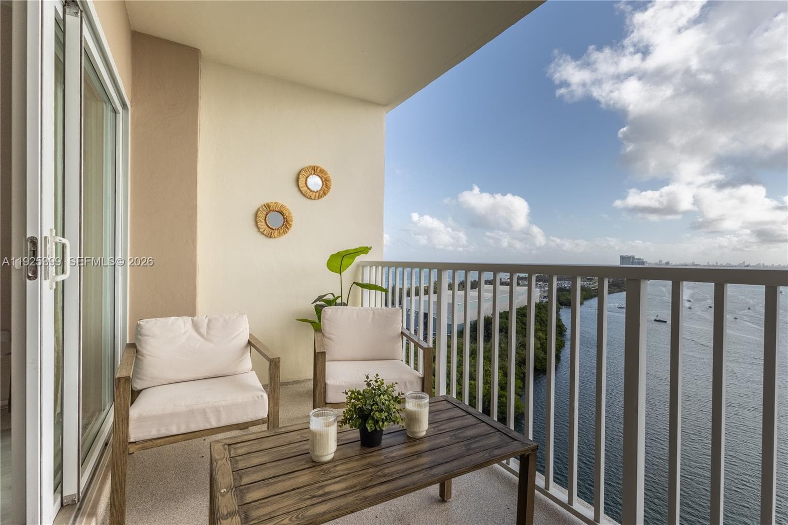 300 SE Bayview Dr # 2114, Sunny Isles Beach FL 33160 — 2