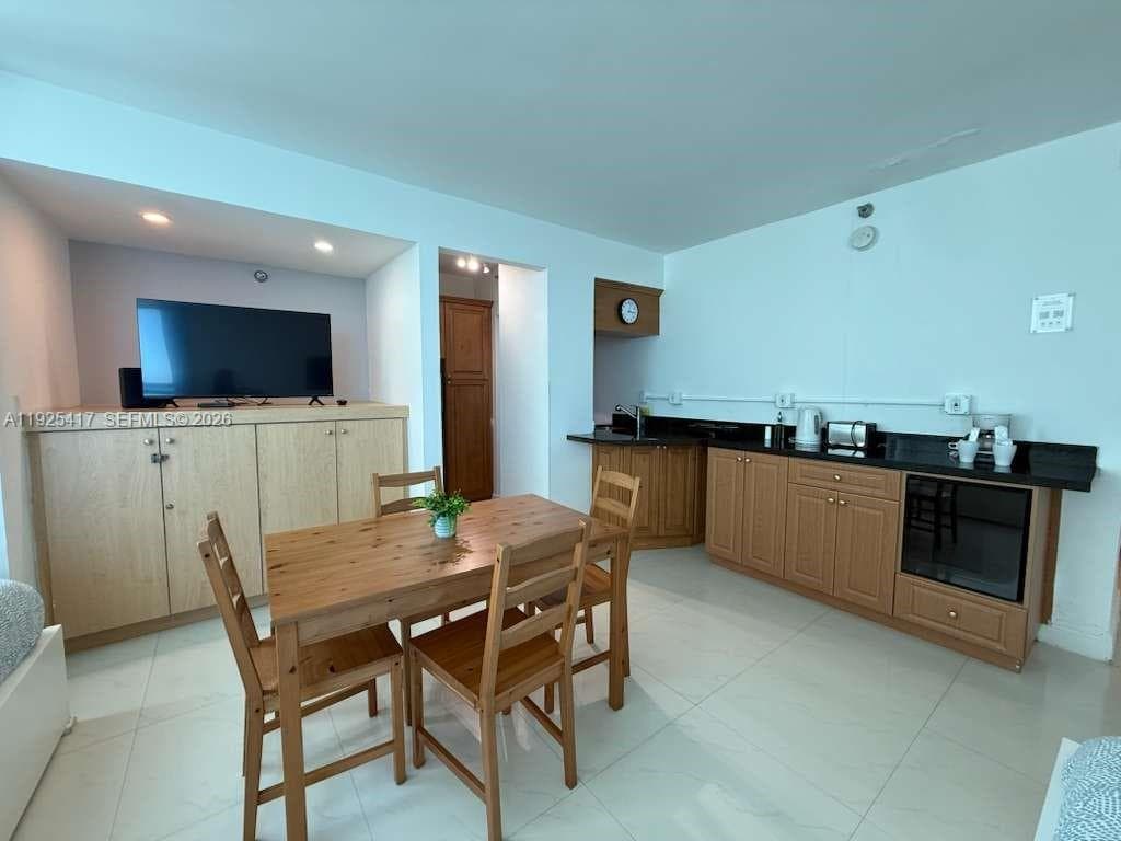 5445 Collins Ave # 1504, Miami Beach FL 33140 — 6