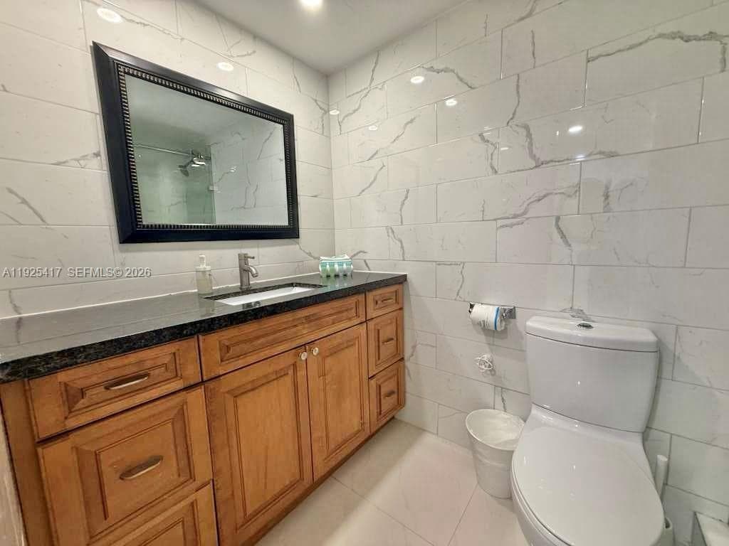 5445 Collins Ave # 1504, Miami Beach FL 33140 — 7