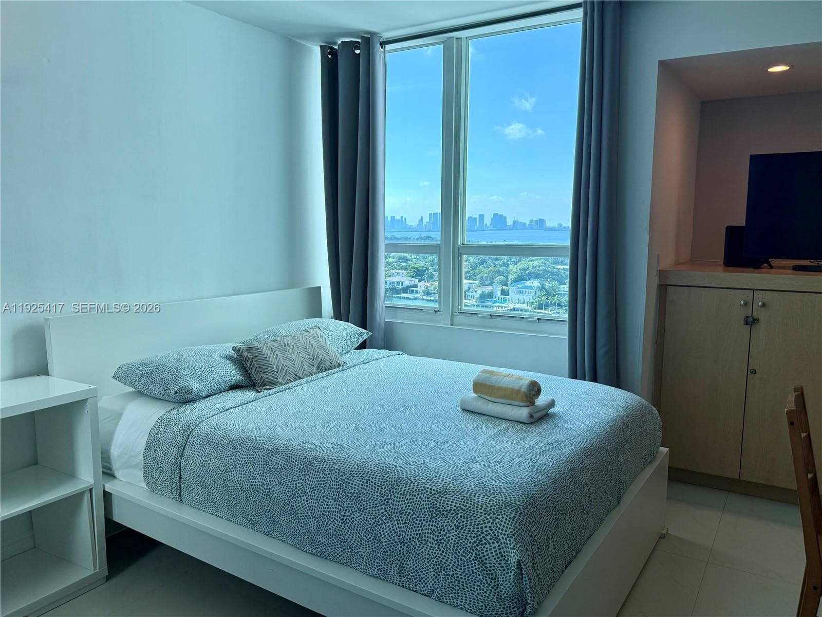 5445 Collins Ave # 1504, Miami Beach FL 33140 — 4