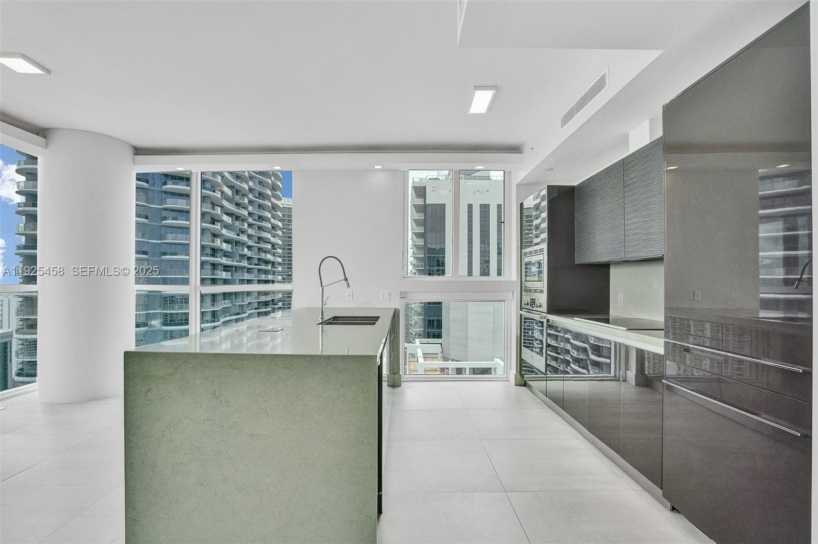 1080 Brickell Ave # 4109, Miami FL 33131 — 4