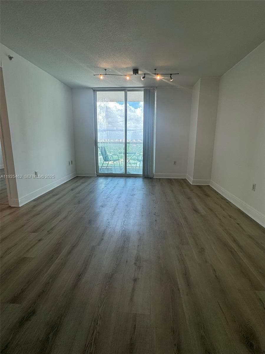 1250 S Miami Ave # 2805, Miami FL 33130 — 12