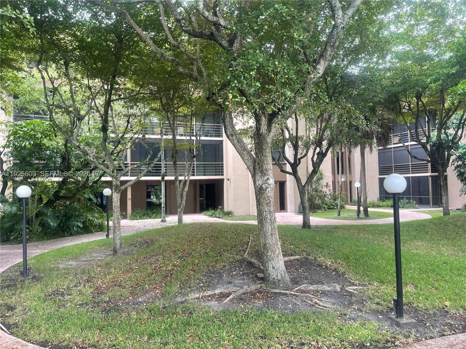 661 NE 195th St # 309, Miami FL 33179 — 23