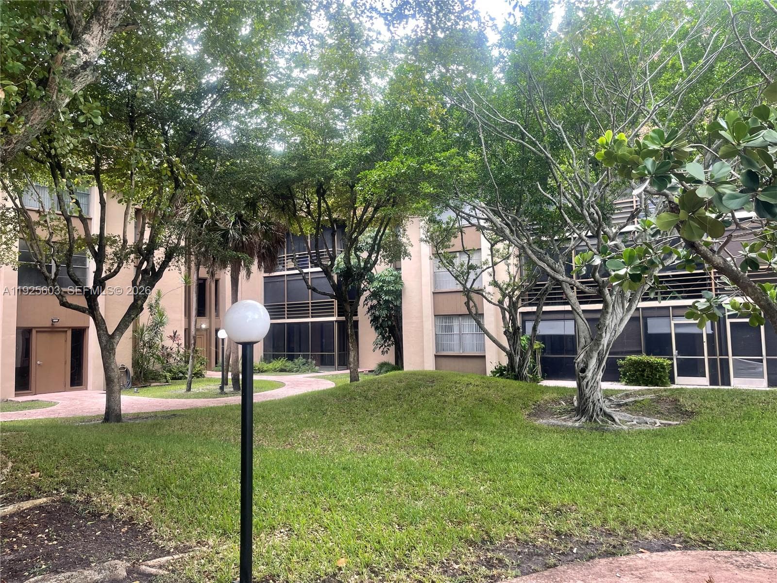 661 NE 195th St # 309, Miami FL 33179 — 24