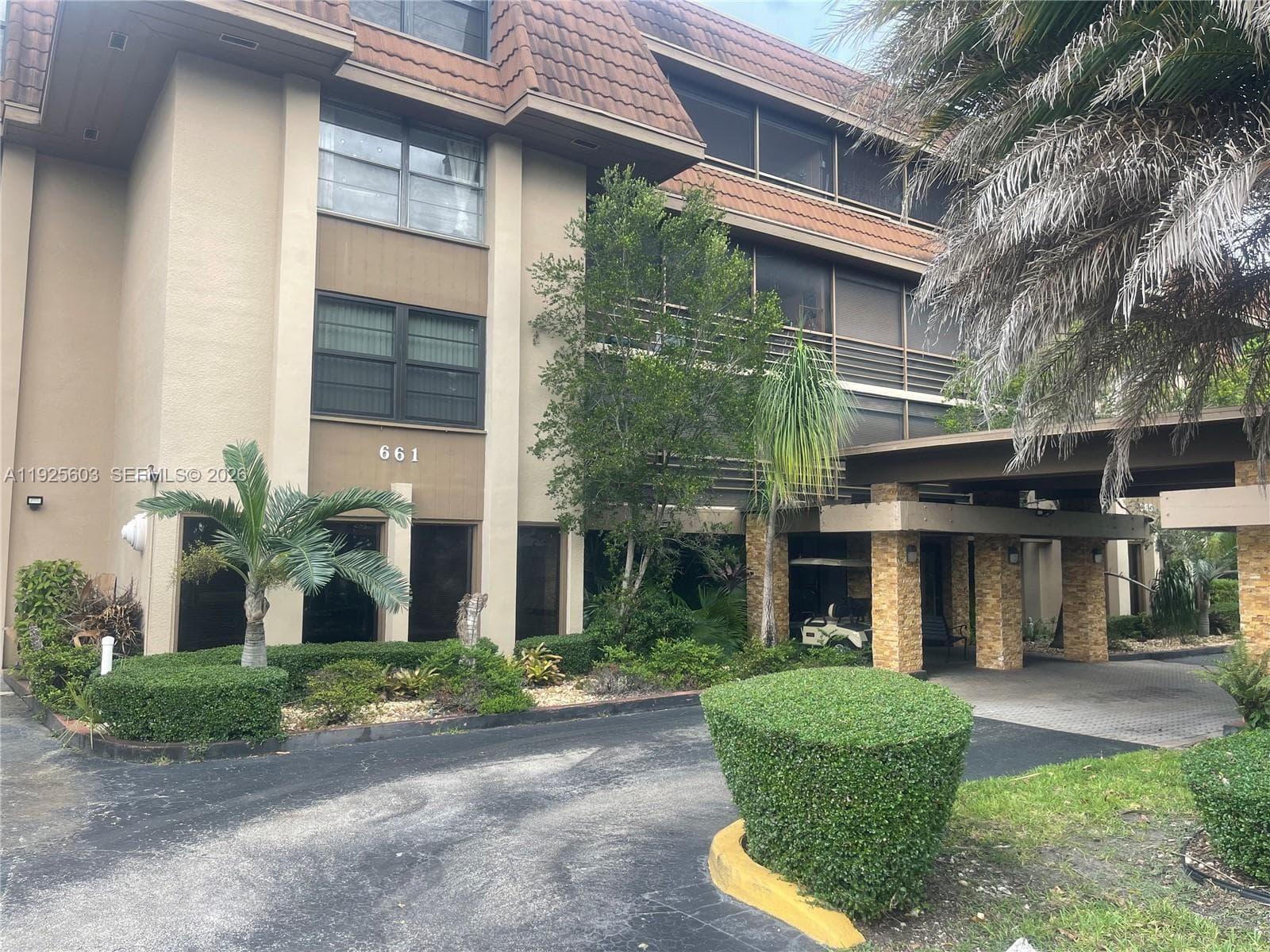 661 NE 195th St # 309, Miami FL 33179 — 4