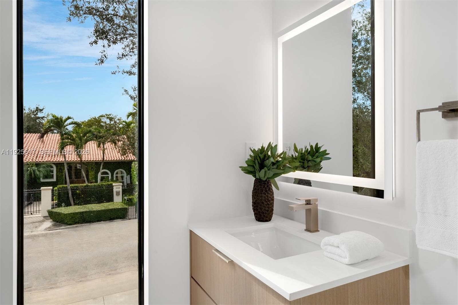 3551 Crystal Ct, Miami FL 33133 — 36
