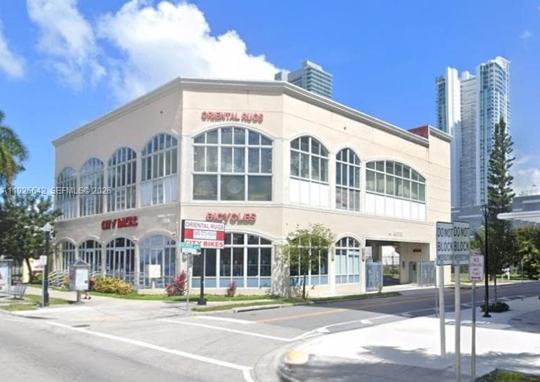 2801 BISCAYNE BLVD, Miami FL 33137 — 1