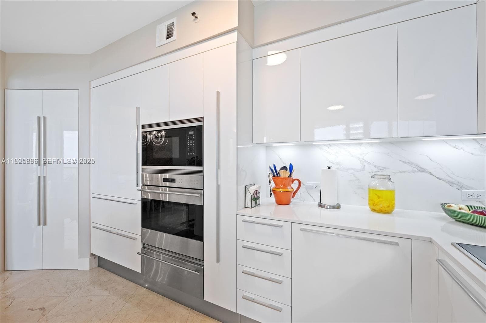 19333 E Collins Ave # 1402, Sunny Isles Beach FL 33160 — 16
