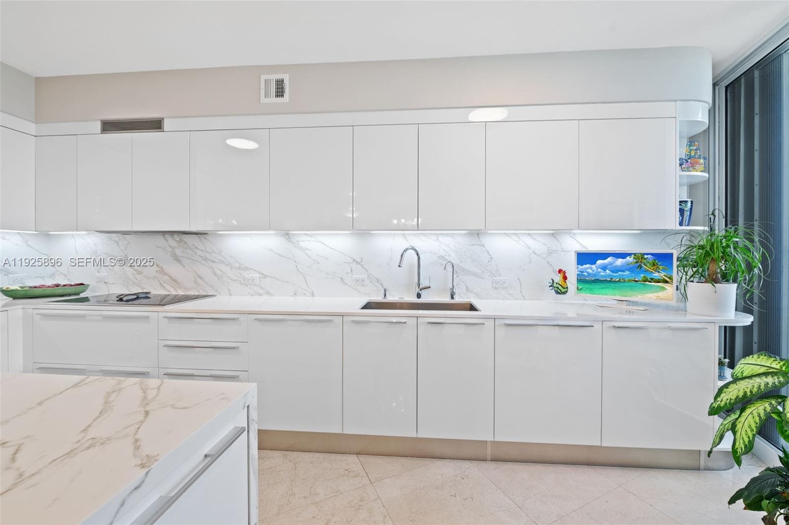 19333 E Collins Ave # 1402, Sunny Isles Beach FL 33160 — 15